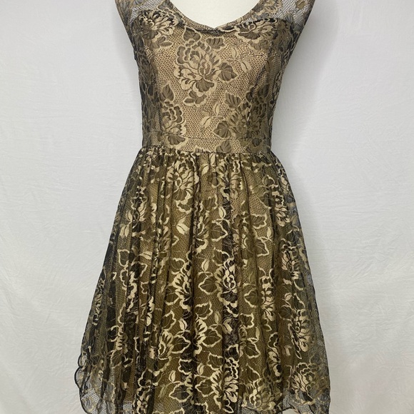 Used,Altarid state size M ,black and Gold - Picture 2 of 9